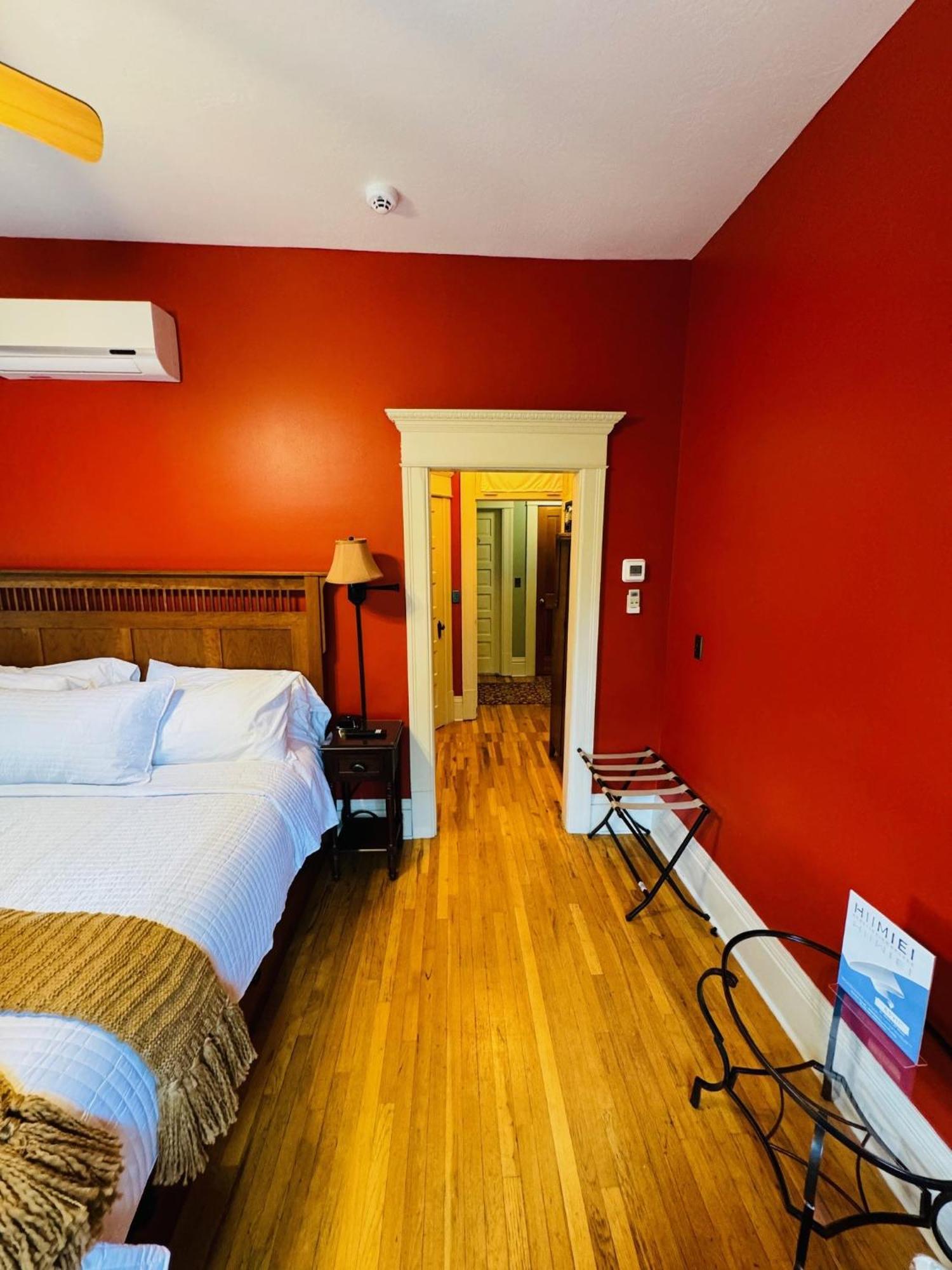 מיסולה The Gibson Mansion Bed And Breakfast מראה חיצוני תמונה