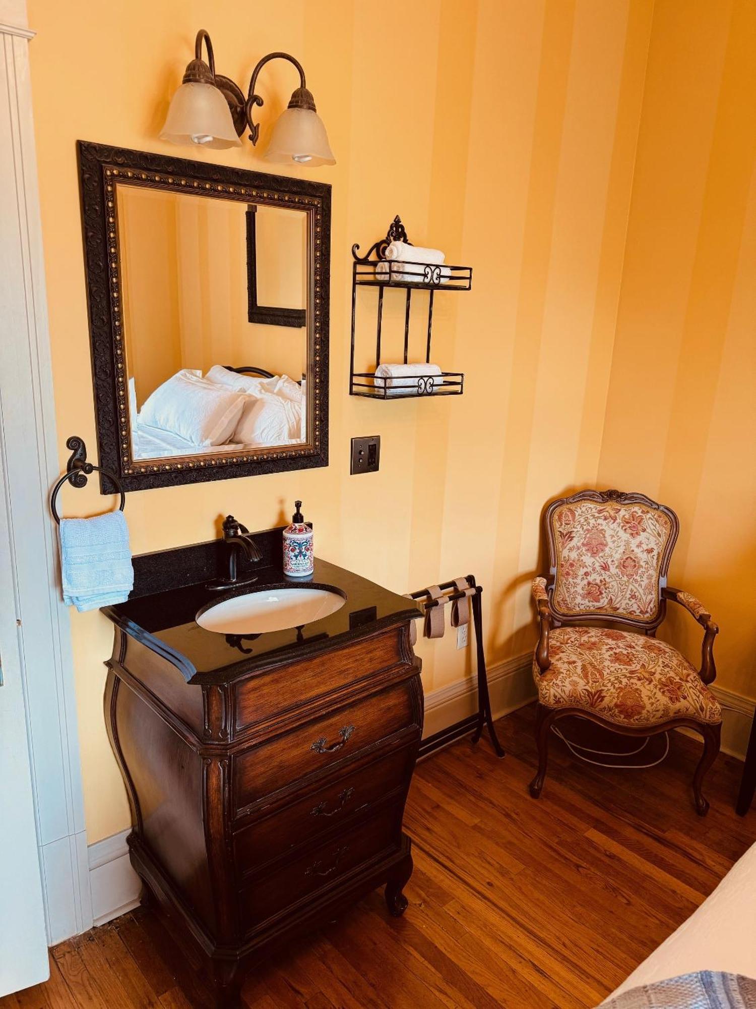 מיסולה The Gibson Mansion Bed And Breakfast מראה חיצוני תמונה