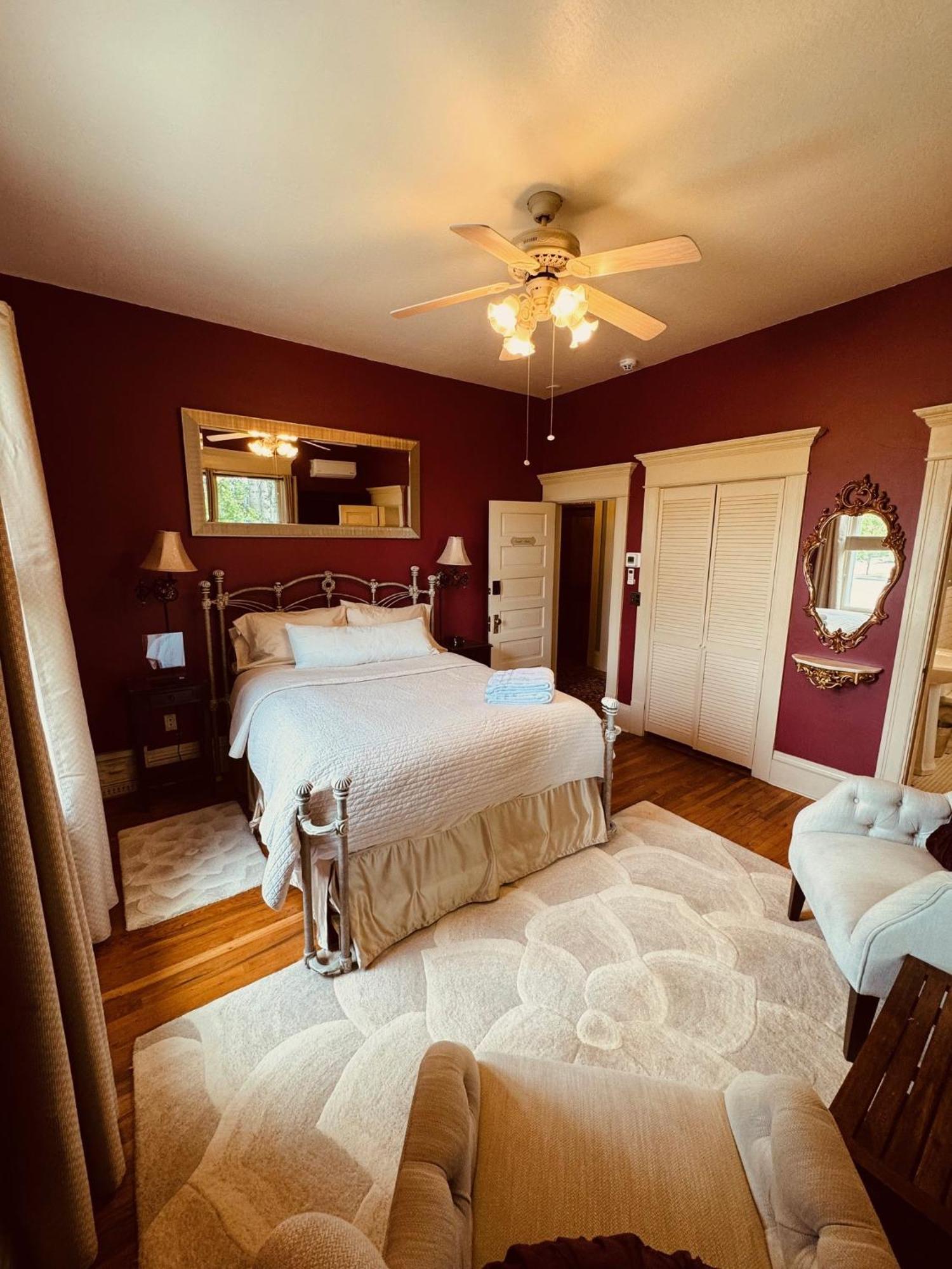 מיסולה The Gibson Mansion Bed And Breakfast מראה חיצוני תמונה