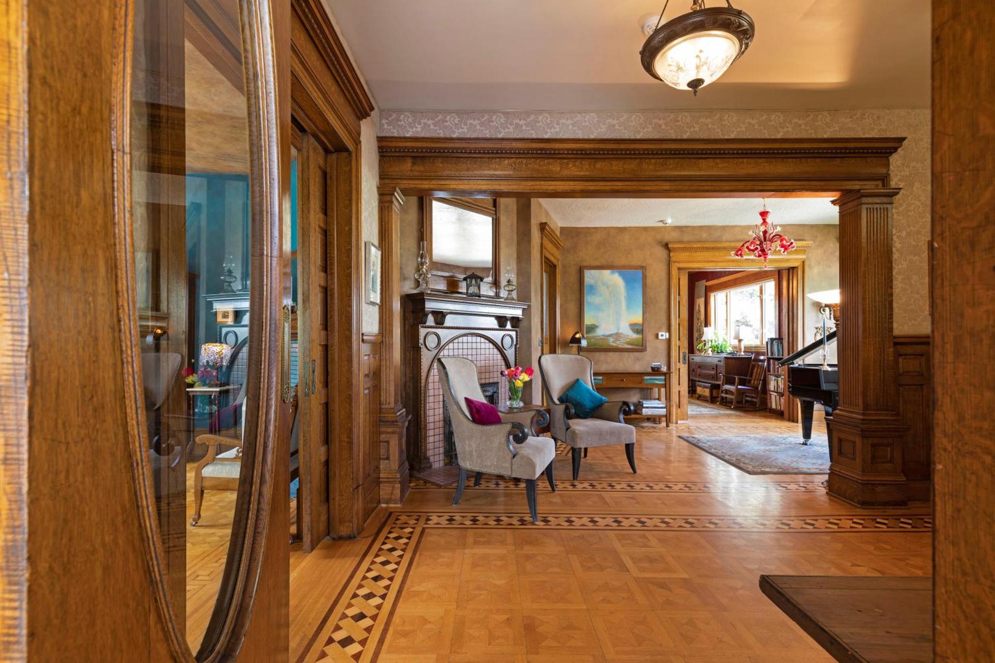מיסולה The Gibson Mansion Bed And Breakfast מראה חיצוני תמונה