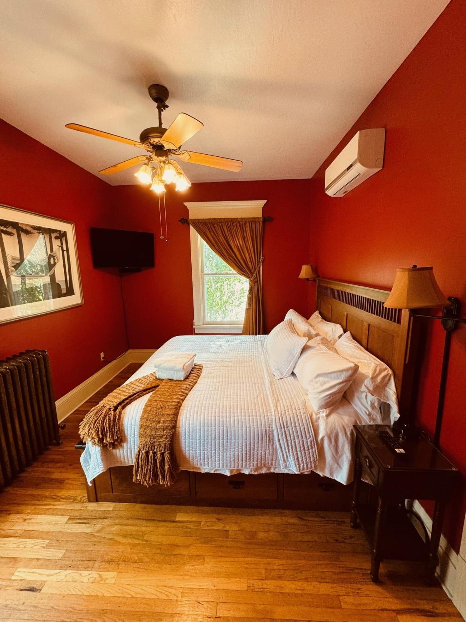 מיסולה The Gibson Mansion Bed And Breakfast מראה חיצוני תמונה