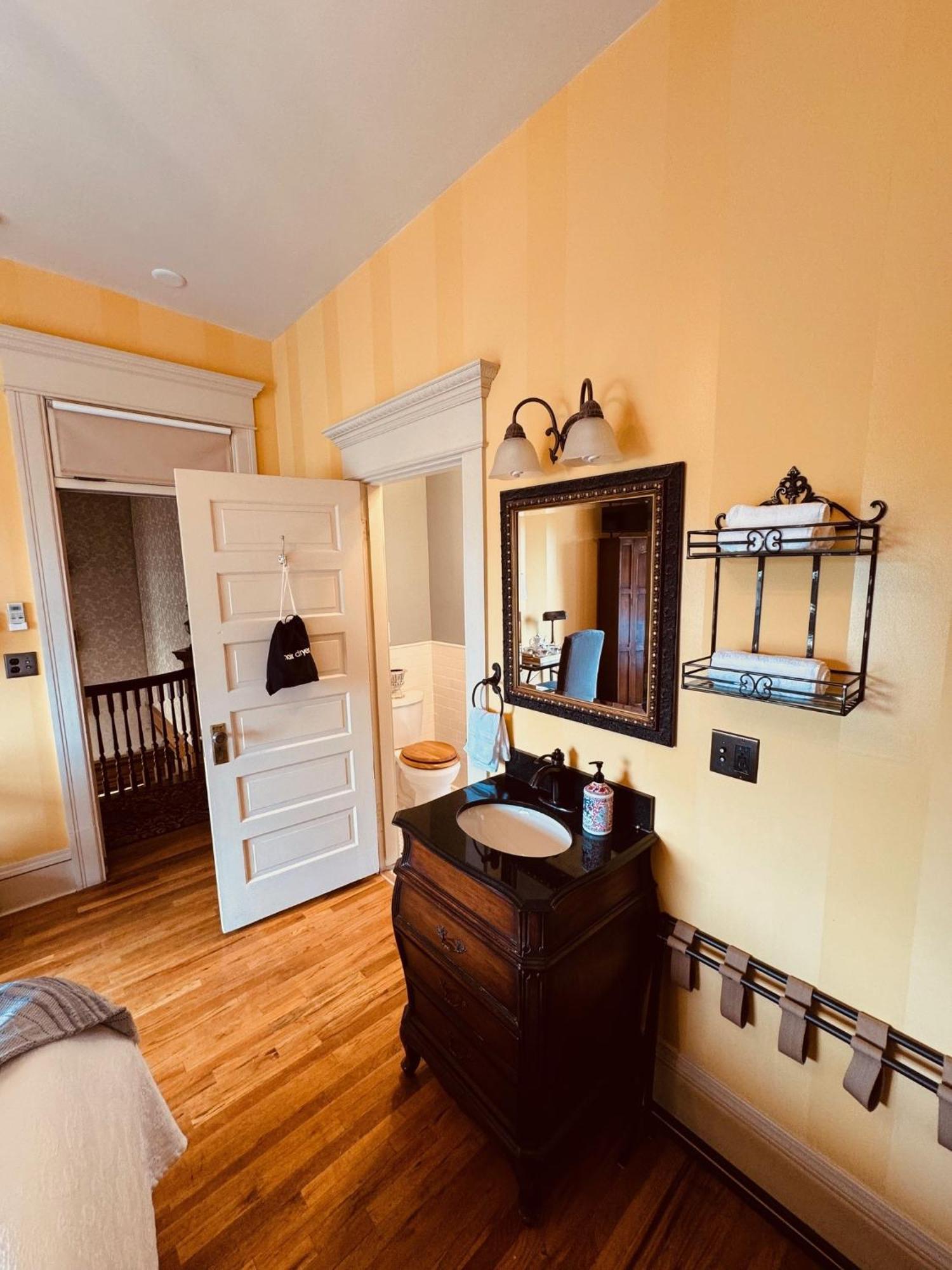 מיסולה The Gibson Mansion Bed And Breakfast מראה חיצוני תמונה