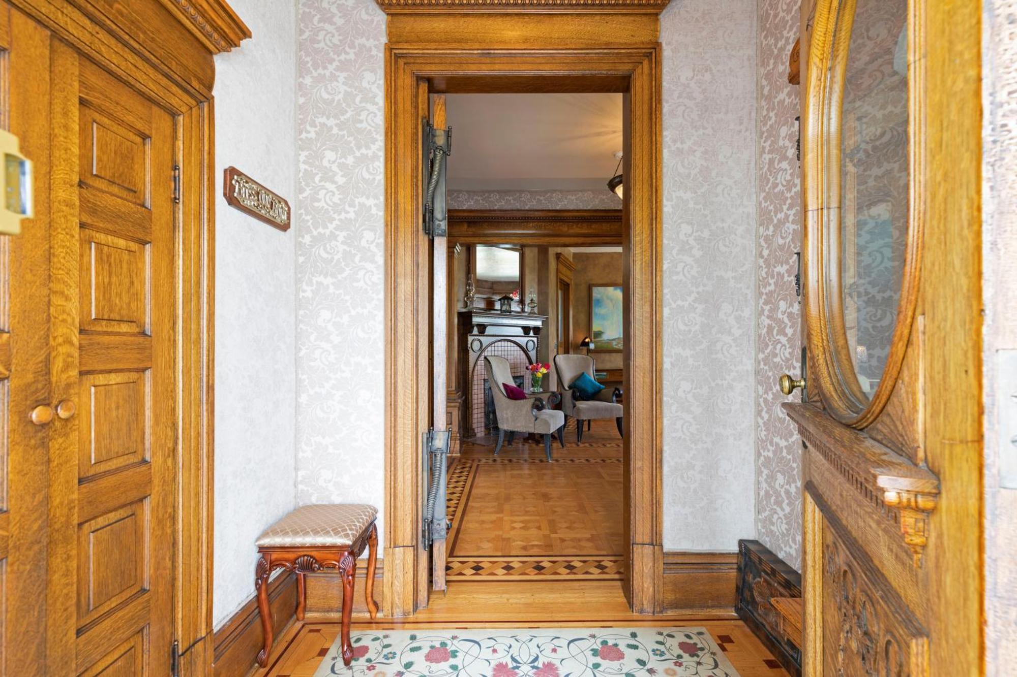 מיסולה The Gibson Mansion Bed And Breakfast מראה חיצוני תמונה