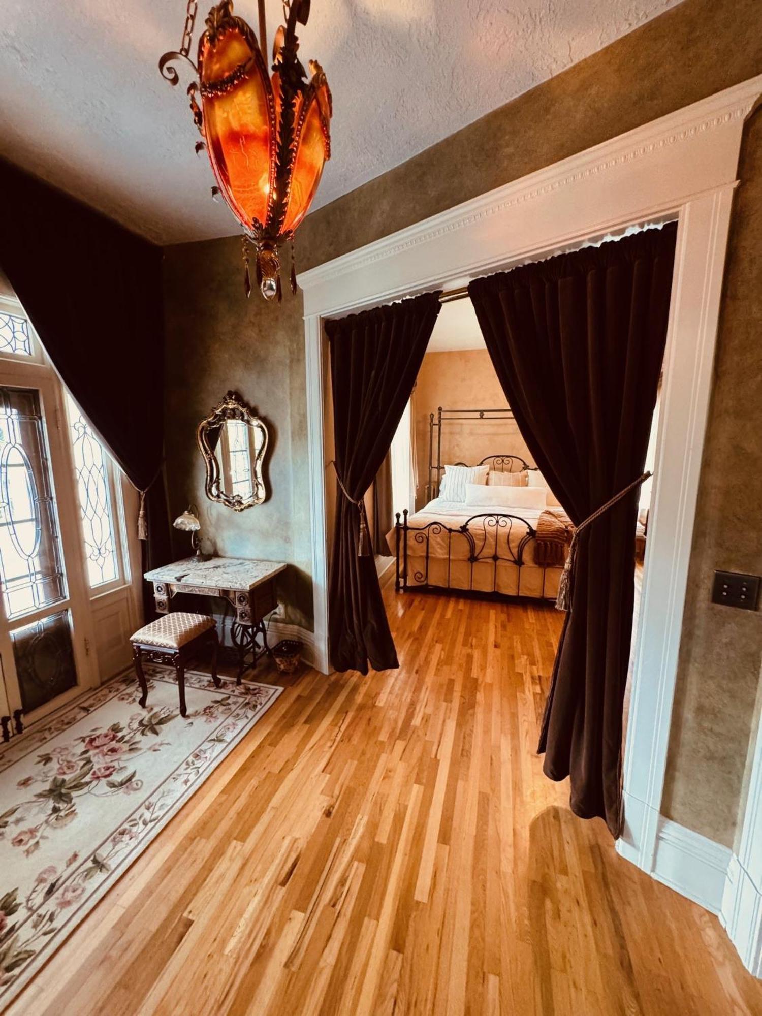 מיסולה The Gibson Mansion Bed And Breakfast מראה חיצוני תמונה