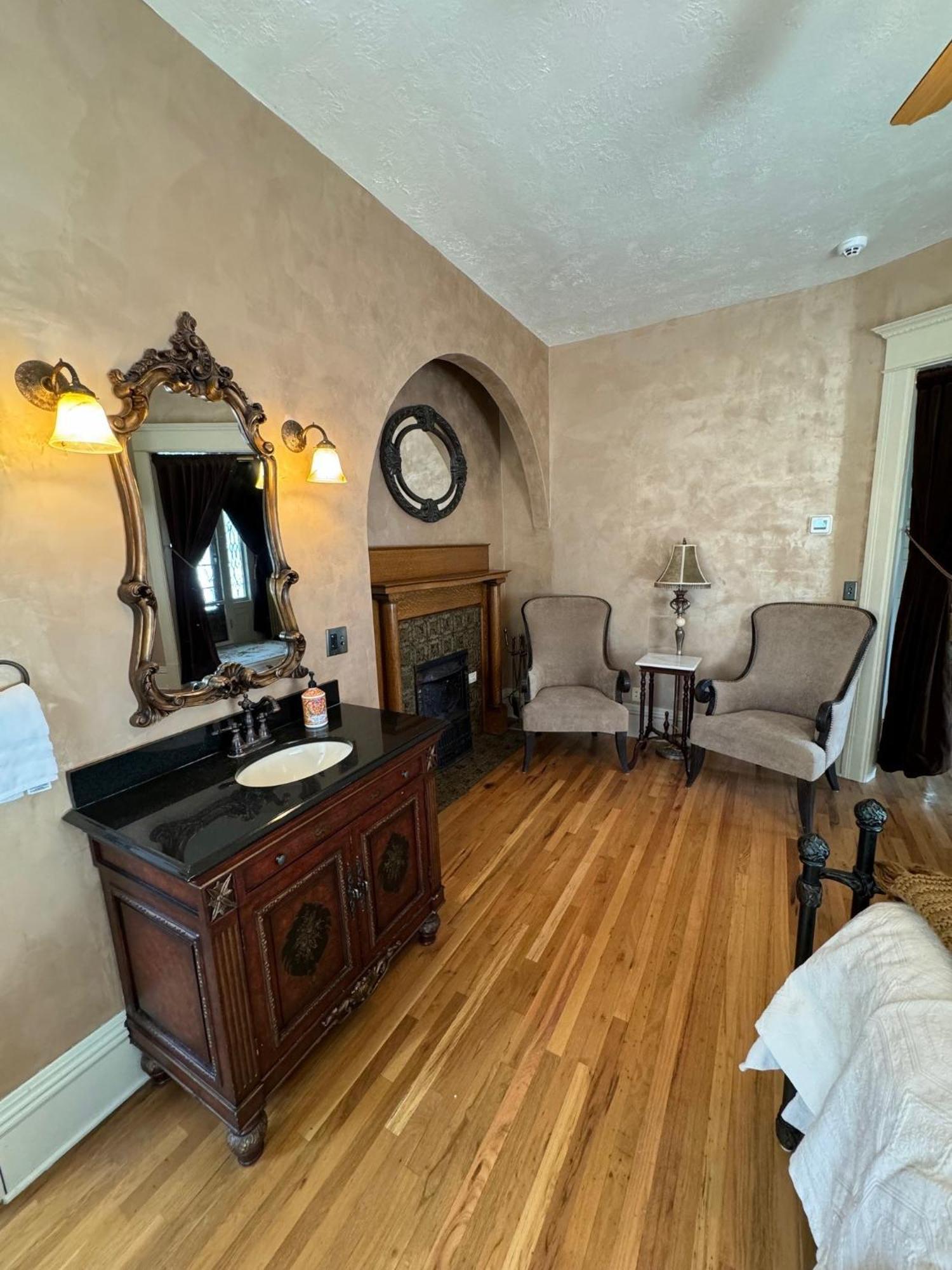 מיסולה The Gibson Mansion Bed And Breakfast מראה חיצוני תמונה